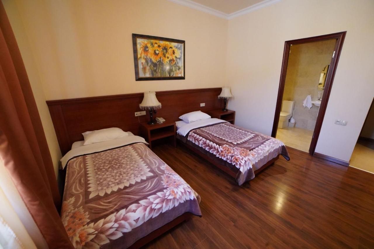 Syunik Hotel Kapan Exterior foto