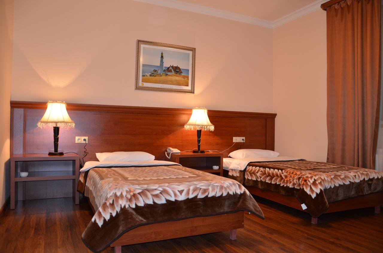 Syunik Hotel Kapan Exterior foto